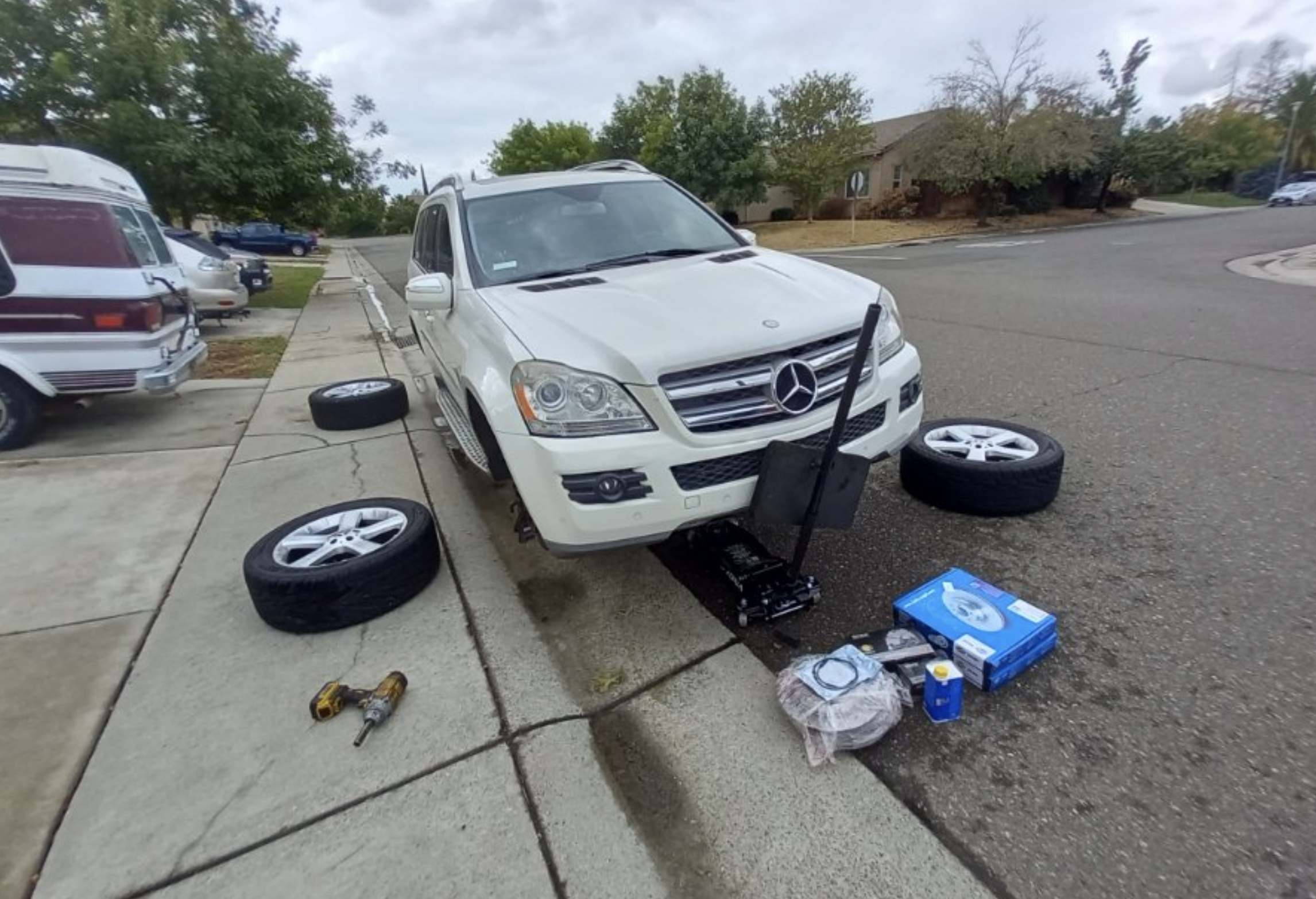 this image shows mobile car repair in Los Angeles, CA